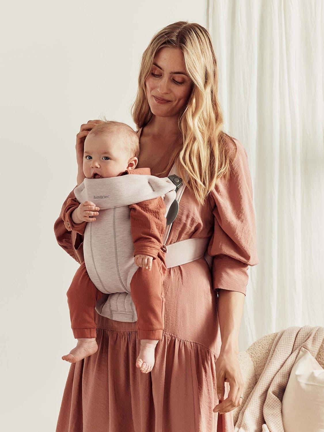 BabyBjörn Baby Carrier Mini, 3D Jersey, Light Beige thumbnail 2