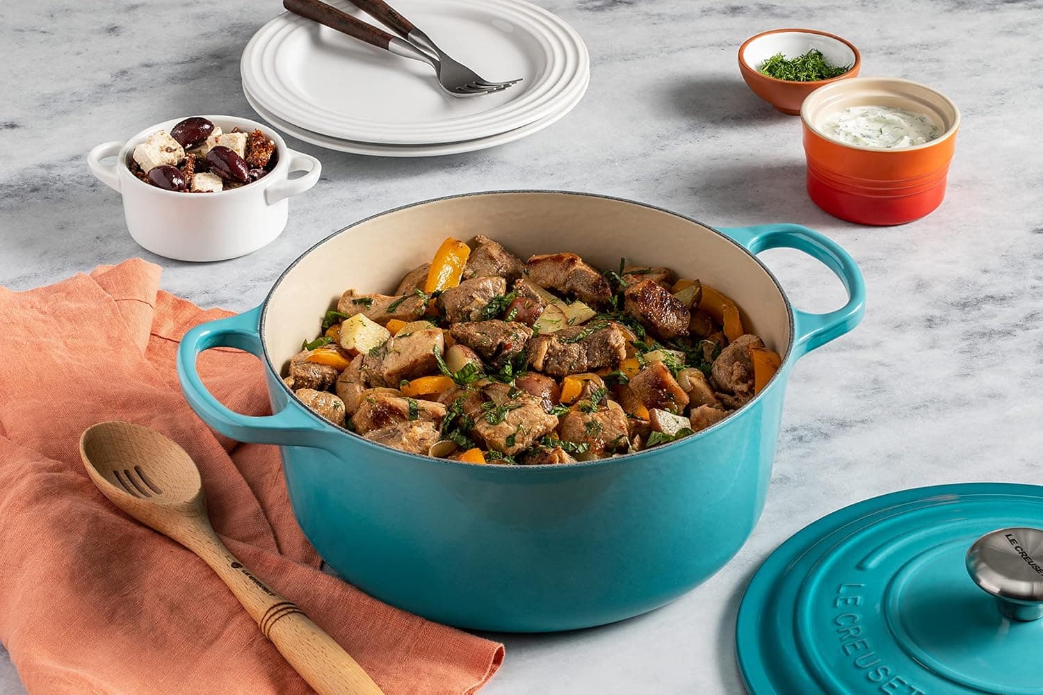 Le Creuset Enameled Cast Iron Signature Round Dutch Oven, 5.5 qt., Caribbean: Home &amp; Kitchen thumbnail 5
